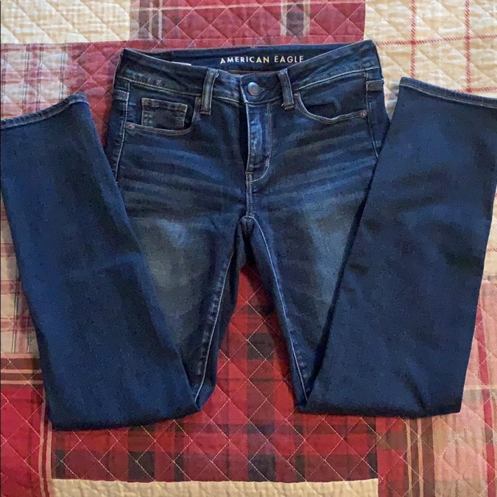 AEO DARK WASH STRAIGHT LEG JEANS